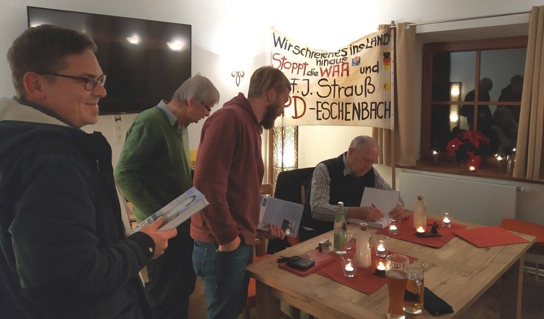 Eschenbach. Das Thema des Abends bildete die früher geplante Wiederaufarbeitungsanlage (WAA) in Wackersdorf. Die Eschenbacher SPD lud dazu zum gemeinsamen Filmabend. Mit dabei: Der ehemalige Landrat Hans Schuierer.  Von Hubert [&hellip;]