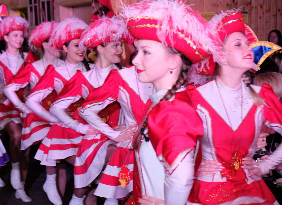 Kemnath/Tirschenreuth. Der Landkreis Tirschenreuth lädt Seniorinnen und Senioren am Sonntag, 1. Februar 2026, ab 14 Uhr zum Seniorenfasching in die Mehrzweckhalle Kemnath ein. Anmeldung bis spätestens 16. Januar 2026.