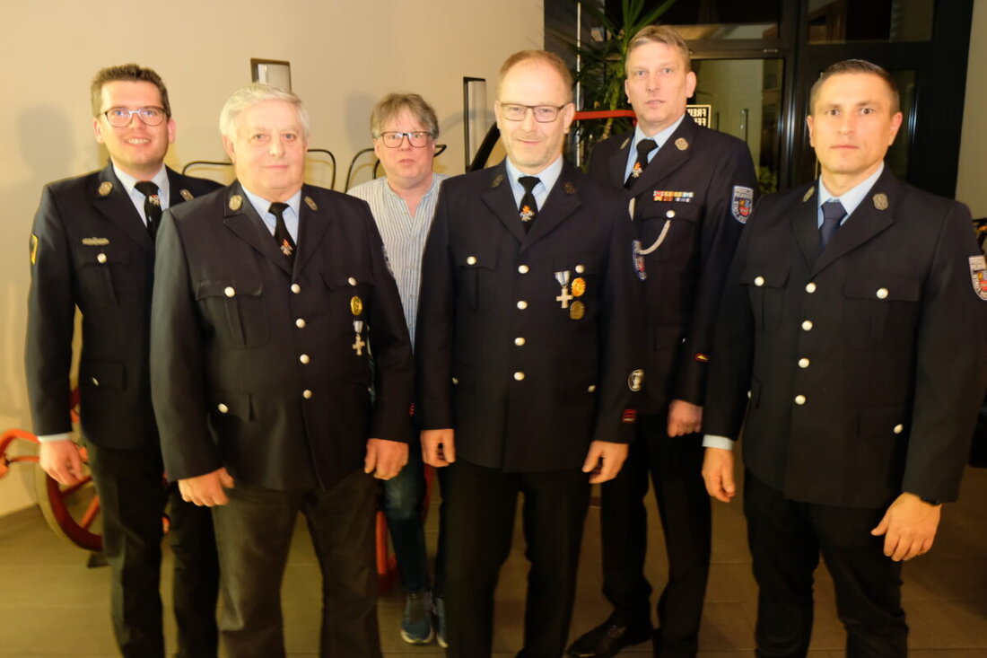 Eschenbach. Bei der Jahreshauptversammlung der Feuerwehr standen Ehrungen und das lange Warten auf ein neues Tanklöschfahrzeug im Fokus. Jugendförderung und das ehrenamtliche Engagement wurden besonders hervorgehoben.