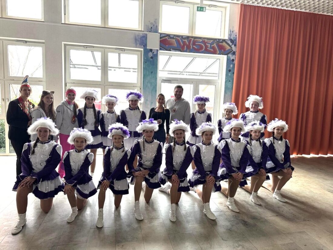 Eschenbach. Am 27. Februar 2025 begeisterte die Eschenbacher Jugendgarde mit einem farbenfrohen Auftritt in der Wirtschaftsschule. Die Tanzdarbietungen der Schülerinnen ernteten große Bewunderung und Anerkennung.