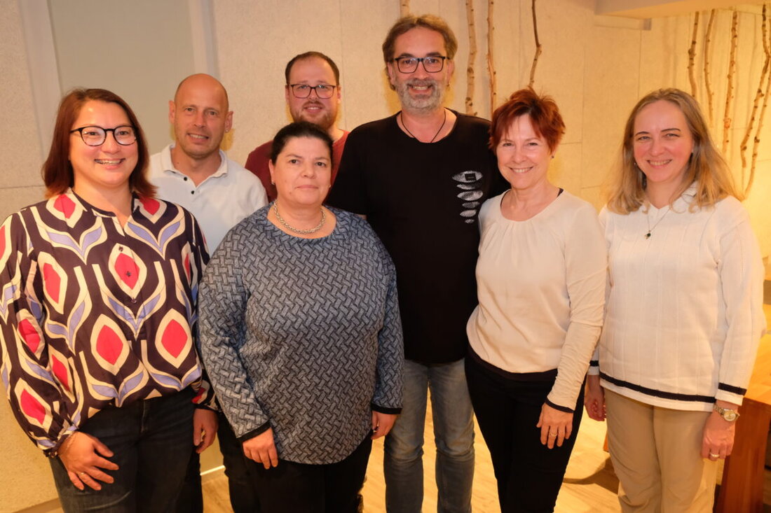 Eschenbach. Der Theaterverein begeisterte beim Bühnensommer 2024 viele hundert Besucher mit der Komödie „Alte, mach keine Dummheiten“. Keine Veränderungen in der Vorstandschaft, Fortsetzung der Aufführungen ist für 2026 geplant.