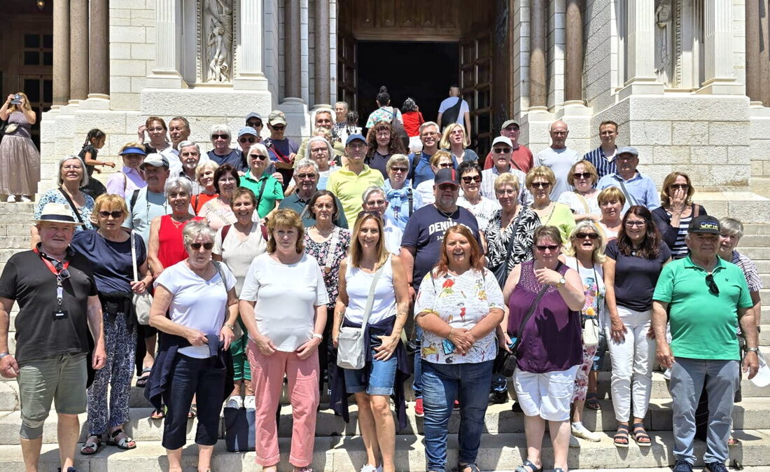 Eschenbach. Die Mitglieder der Gesellschaft Frohsinn Eschenbach erlebten eine beeindruckende Woche an der Blumenriviera und Côte d'Azur, geprägt von Sightseeing, kulinarischen Genüssen und Gemeinschaft. Dank des Organisators Erwin Dromann und Reiseleiterin Germana wurden sie charmant durch malerische Küstenorte, historische Stätten und Gourmet-Erlebnisse geführt.