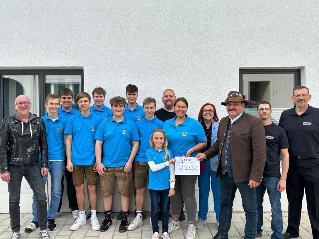 Eslarn. Der SPD-Ortsverein und die Freiwillige Feuerwehr Eslarn haben 1.000 € aus dem Maibaum-Erlös an die Akteure des Heimatfestes gespendet. Die Spende würdigt das ehrenamtliche Engagement der Festdamen und -burschen.