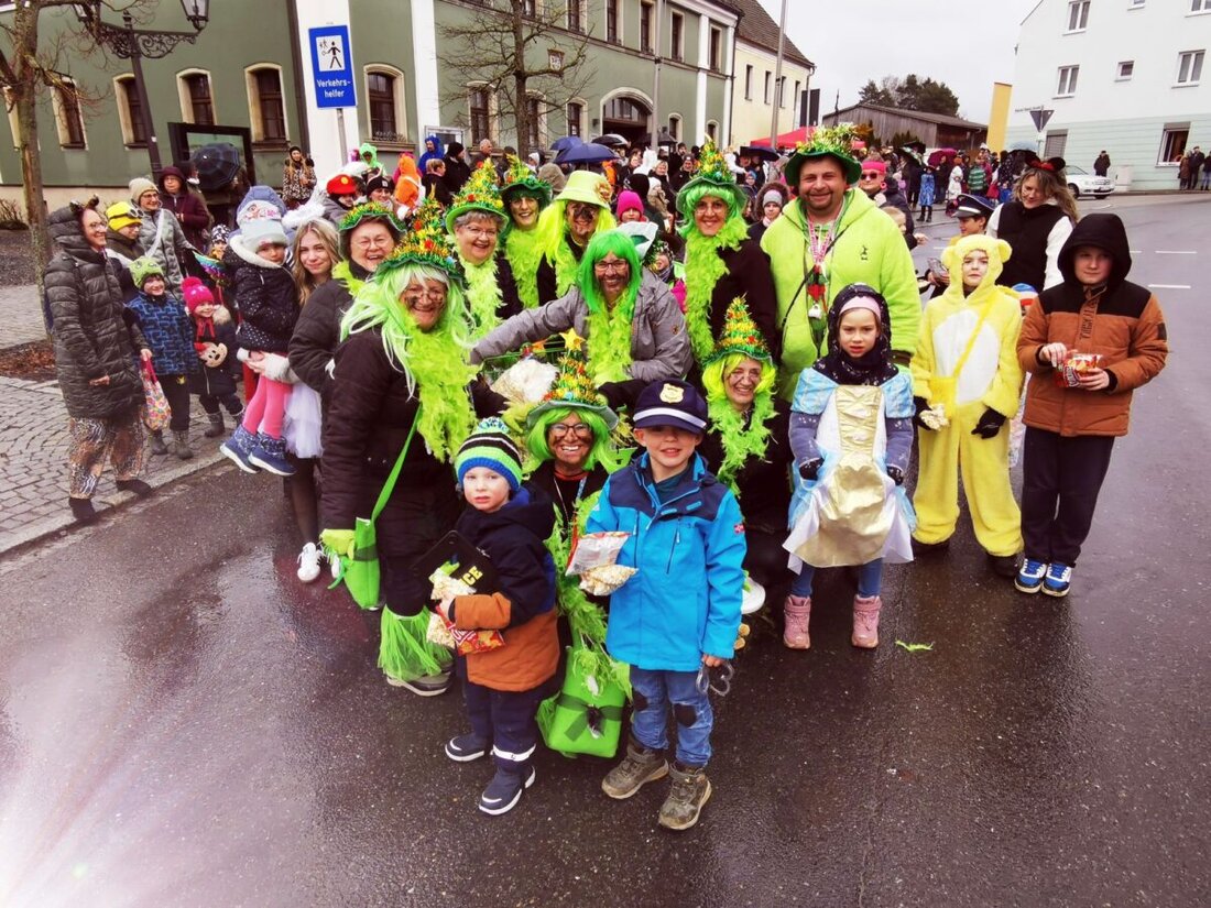 Eslarn. Das Faschingstreiben auf den Straßen, in Vereinen und Hallen ist ein fester geselliger und humorvoller Bestandteil im Eslarner Jahreskalender. Der fünften Jahreszeit ein Ende bereiten konnten lediglich die Kriegsjahre und die Coronazeit. Seither heißt es alljährlich in der Faschingszeit "Isling Helau".