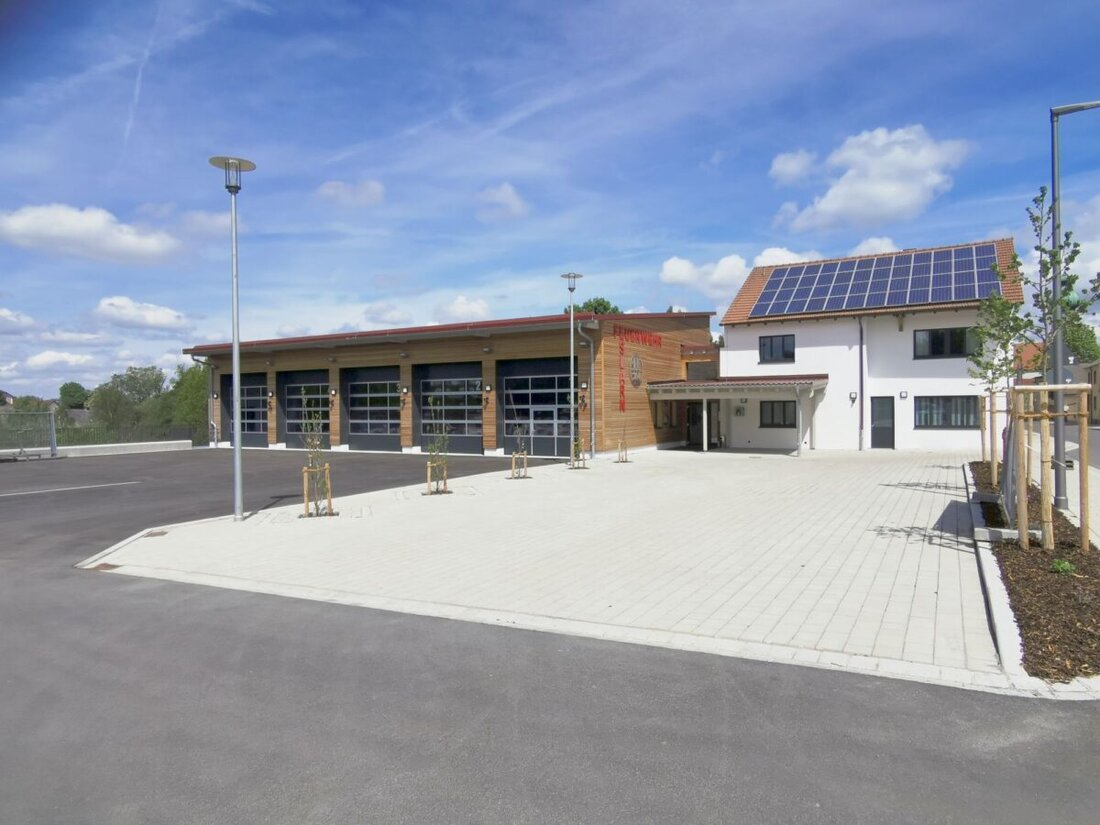 Eslarn. Nach 31 Monaten Bauzeit wird das neue Feuerwehrhaus in Eslarn am 29. Mai an Christi Himmelfahrt eingeweiht. Die Feier verbindet die Segensfeier mit einer Vatertagsfeier, inklusive Musik, Speis und Trank.