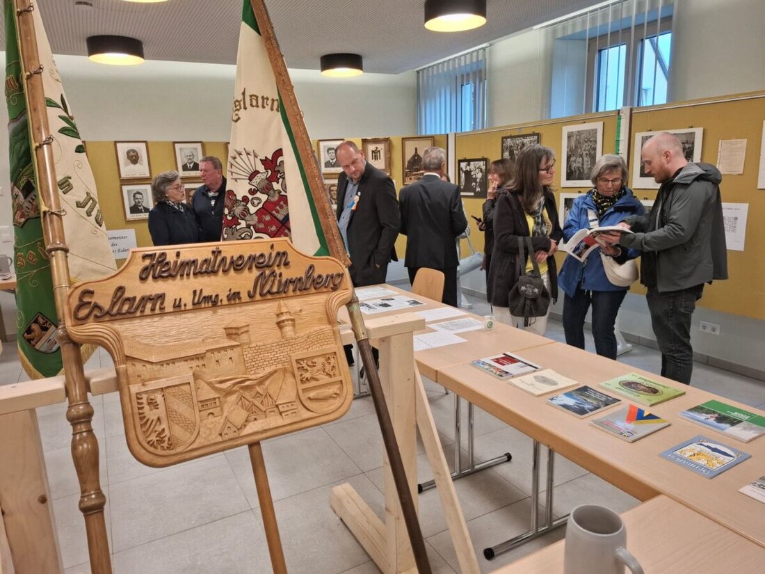Eslarn. "Der Unterausschuss für Kultur war der kleinste unter den Festausschüssen", stellte Bürgermeister Reiner Gäbl bei der Eröffnung der Heimatfestausstellung im Gemeindehaus fest. 