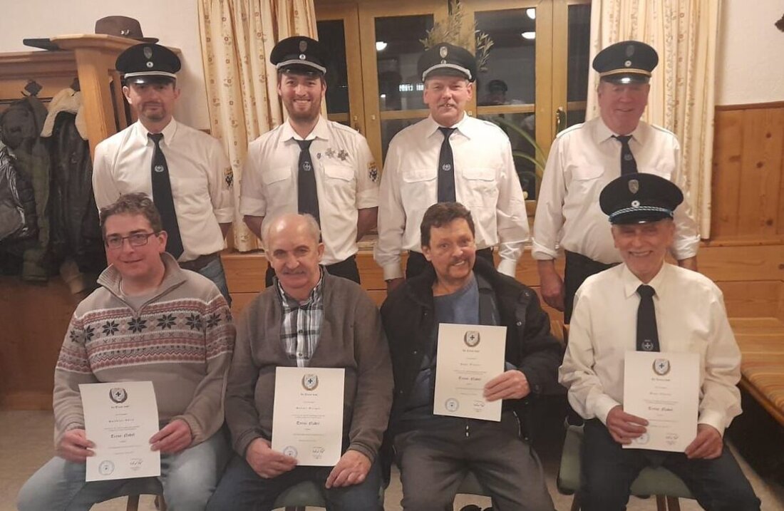 Eslarn. Der Krieger- und Soldatenverein ehrt Mitglieder für bis zu 40-jährige Treue und spricht über den Mitgliederschwund. Der Verein ist mit 165 Mitgliedern der größte im Landkreis.