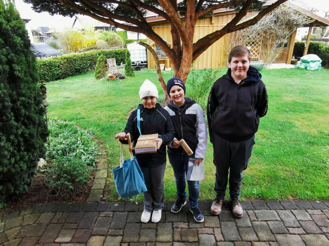Eslarn. Die katholische Kirche erinnert in der Karwoche an den Tod Jesu am Kreuz und an Ostern an die Auferstehung Jesu von den Toten. Zur Ankündigung der Andachten und Messfeiern wird in der Karwoche in vielen Orten der Brauch des "Ratschens" gepflegt und ist ein Zeichen für das Verstummen der Kirchenglocken. 