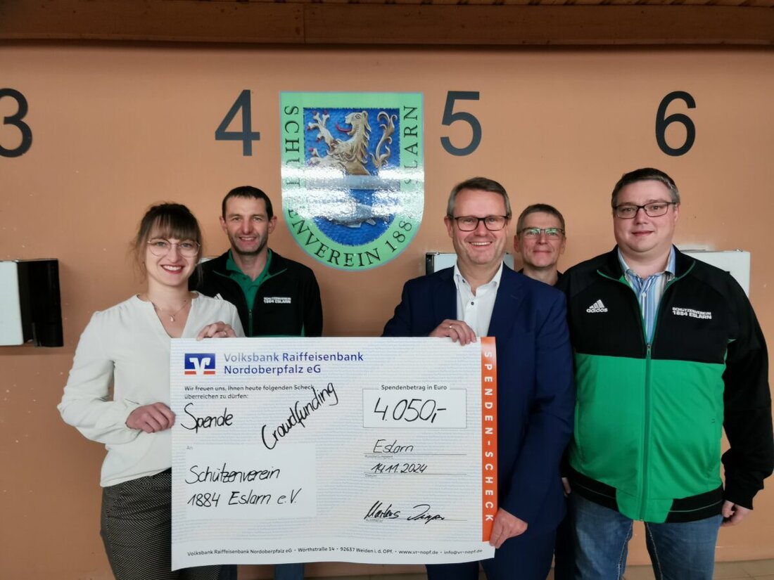 Eslarn. Der Schützenverein 1884 Eslarn e.V. erhielt eine Spende von 4050 Euro von der Volksbank Raiffeisenbank Nordoberpfalz für die Neumöblierung ihres Vereinsheims nach Sanierung. Die Spendenaktion erfolgte über ein Crowdfunding-Projekt, bei dem 2050 Euro zusammenkamen, die von der Bank verdoppelt wurden.