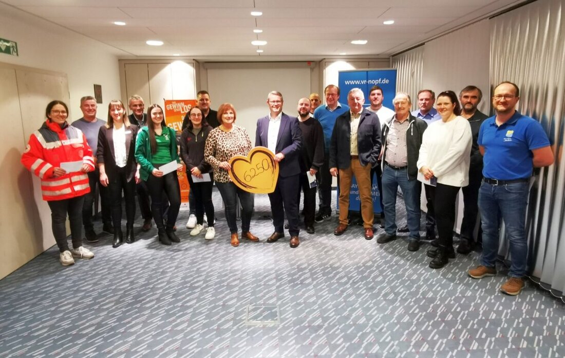 Eslarn. Die Volksbank Raiffeisenbank spendete 6.250 Euro an 16 lokale Vereine, unterstützt durch die Einnahmen aus dem Gewinnspartopf.