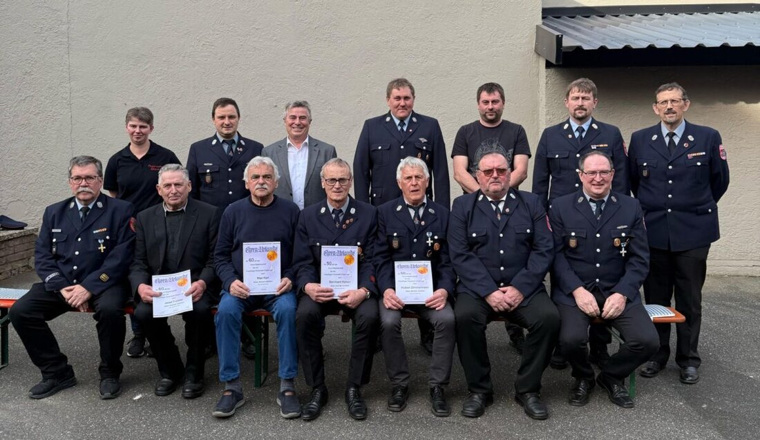 Eslarn. Die Freiwillige Feuerwehr Eslarn ehrte zahlreiche Mitglieder für langjährige Treue und wählte einen neuen Verwaltungsrat. Bei der Jahreshauptversammlung wurden insgesamt 2.367 Arbeitsstunden beim Bau des neuen Feuerwehrhauses geleistet.