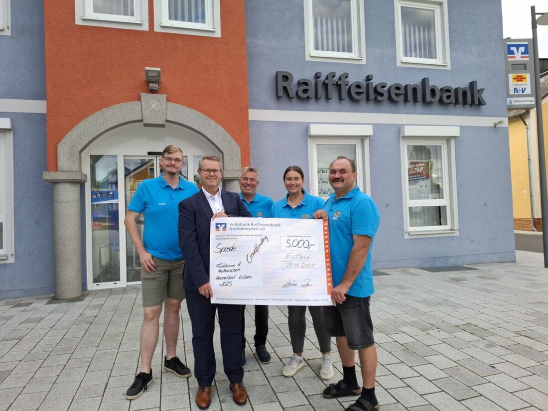 Eslarn. Die Volksbank Raiffeisenbank Nordoberpfalz unterstützt mit 2.500 Euro das Crowdfundingprojekt "Festkleidung" in Eslarn, um die Jugendarbeit zu stärken. Die gesamte Projektsumme beläuft sich auf 5.000 Euro.