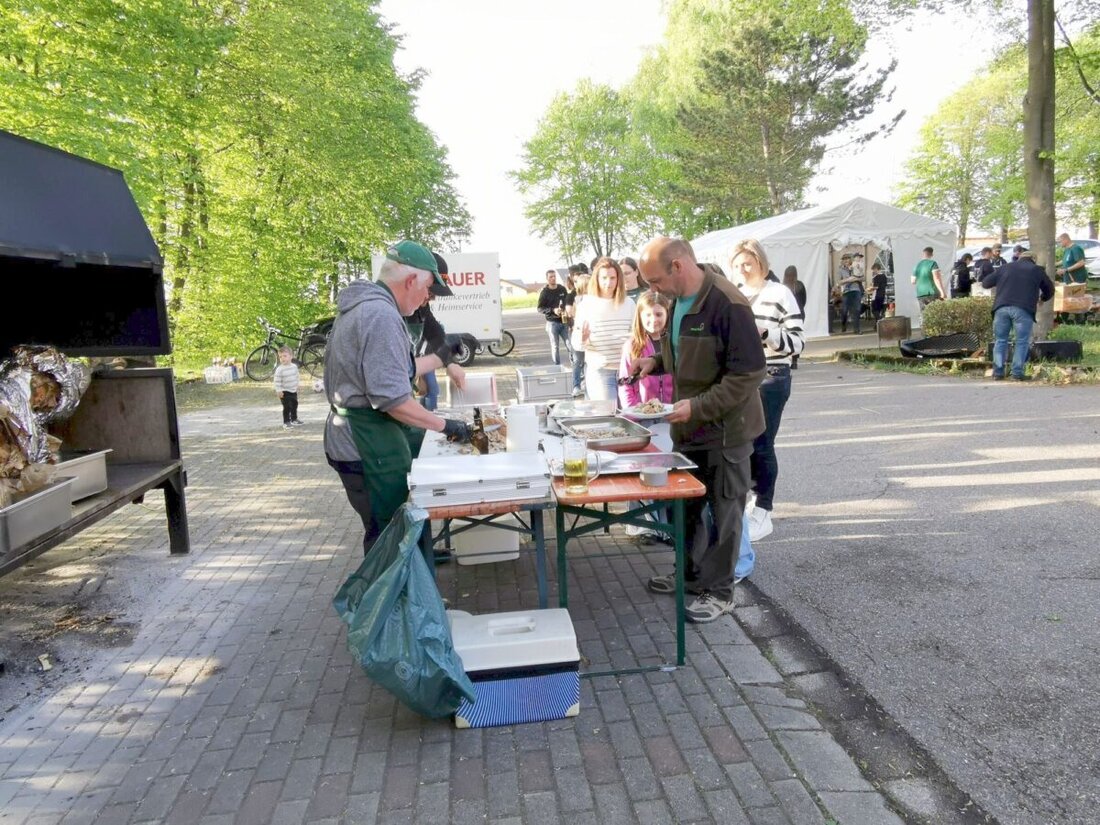 Eslarn. Die Mühen mit Vorbereitungen, Organisieren und Zeltaufbau für die erste internationale Saisonabschlussfeier haben sich für die Schützengesellschaft (SG) Hubertus gelohnt.