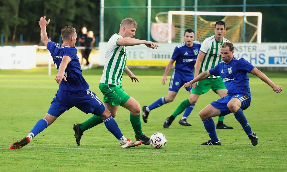 Etzenricht. "Oben mitspielen“, hat sich die SpVgg Landshut als Saisonziel auf die Fahne geschrieben und in Sachen Transfers üppiger als sonst zugeschlagen. Bei der SpVgg wird sich der SV Etzenricht am Samstag um 15 Uhr beim ersten Auswärtsspiel in der Landesliga Mitte ein Bild davon machen. 