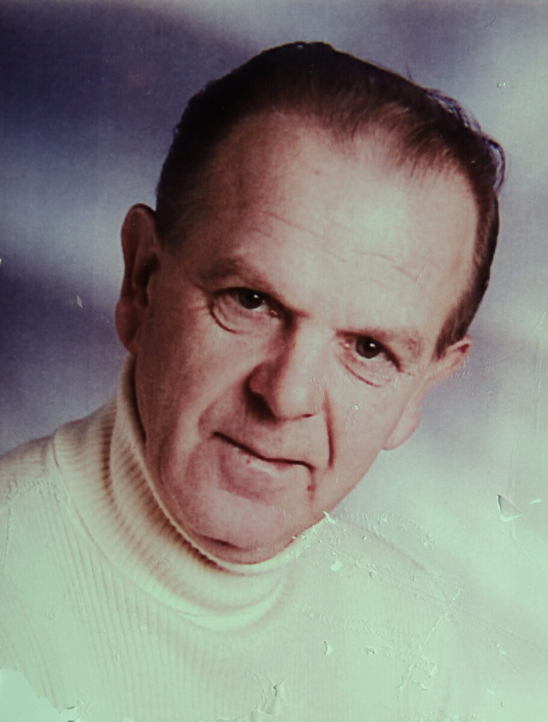 Etzenricht. Die Siedlergemeinschaft trauert um Richard Helgert, der sich als Gerätewart und Vorstandsmitglied engagierte. Er wurde für seine zuverlässige Arbeit mit Ehrenzeichen gewürdigt und unterstützte zudem beim Sport.