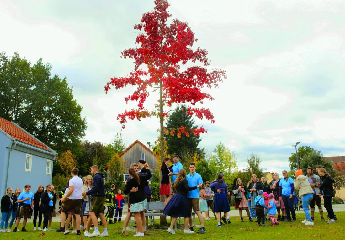 Etzenricht. Der Start der Kirchweih lockte viele Besucher und übertraf alle Erwartungen. 