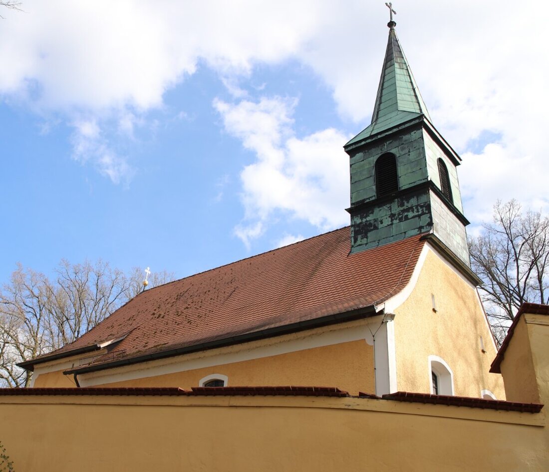 Etzenricht. Gemeinderatssitzung vom 10. April 2025: Gesamthaushalt 2025 pendelt sich im Plan auf 7,65 Millionen Euro ein, das Volumen im Verwaltungshaushalt beziffert sich mit rund 4 Millionen, 3,6 Mio. umfasst der Vermögenshaushalt; stabile Gemeindefinanzen laut VG-Ressortleiterin Tanja Bittner.