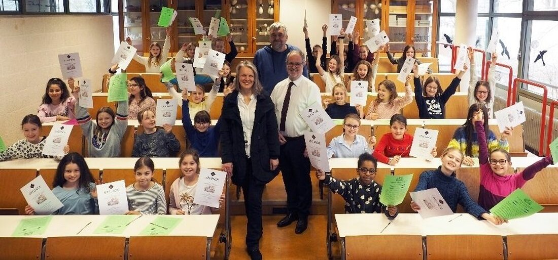 Weiden. Beim Landeswettbewerb “Experimente antworten” haben die Elly-Heuss-Schülerinnen rekordverdächtige 82 Prozent der ersten Plätze belegt.  Die Herausforderungen der 1. Runde haben 34 Schülerinnen der 5. und 6. Klassen des Elly-Heuss-Gymnasiums [&hellip;]