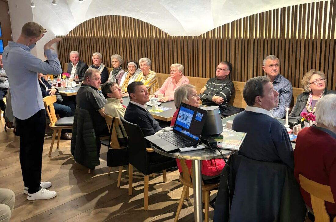 Weiden. Im Ratskeller gab Dr. Christoph Schirdewahn bei der CSU-Seniorenunion Tipps, wie Ältere mit Bewegung, Gleichgewicht und Sturzprävention mobil bleiben. Seine zehn Wintertipps motivierten zu kleinen Schritten im Alltag.