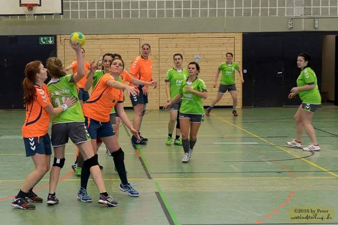 Weiden. Die Handballdamen der DJK Weiden starteten am Sonntag mit einem 18:10-Heimsieg gegen den TV Wackersdorf erfolgreich in das neue Kalenderjahr. Von Angelina Häffner In ihrer ersten Rückrundenbegegnung wussten die Weidenerinnen nicht so [&hellip;]
