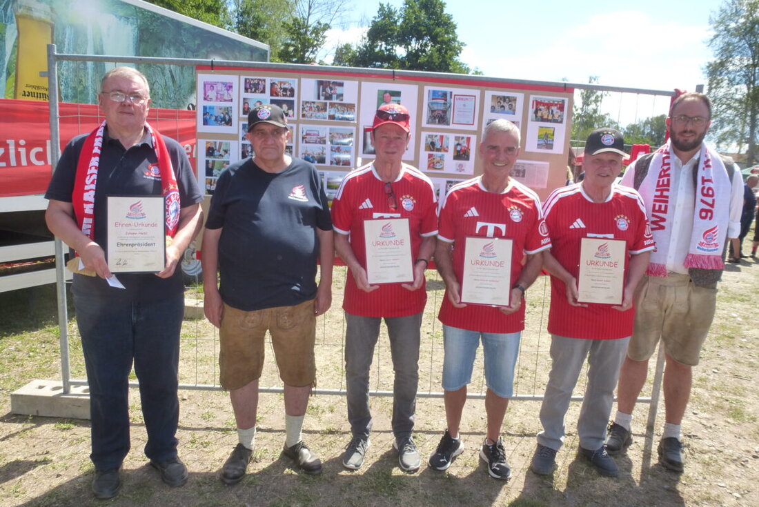 Weiherhammer. Mit einem festlichen Gottesdienst feierte der FC Bayern Fanclub sein 50-jähriges Jubiläum und bekannte sich klar zu Vielfalt, Toleranz und Weltoffenheit. Bürgermeister Julian Kraus trat als 175. Mitglied bei.