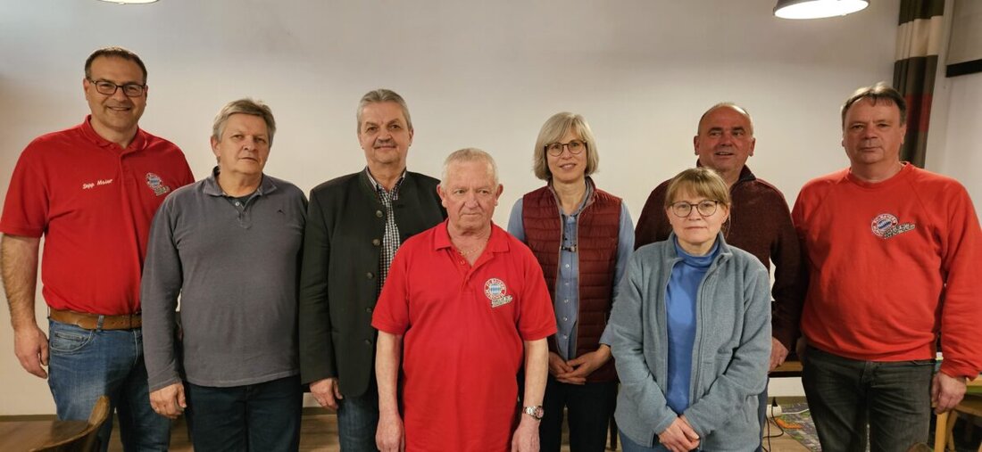 Vohenstrauß. Der FC-Bayern-Fanclub ehrte in seiner Jahreshauptversammlung zahlreiche Mitglieder für langjährige Treue. Der Verein meldete geordnete Finanzen, 737 Mitglieder und blickt nach vielen Aktionen optimistisch voraus.