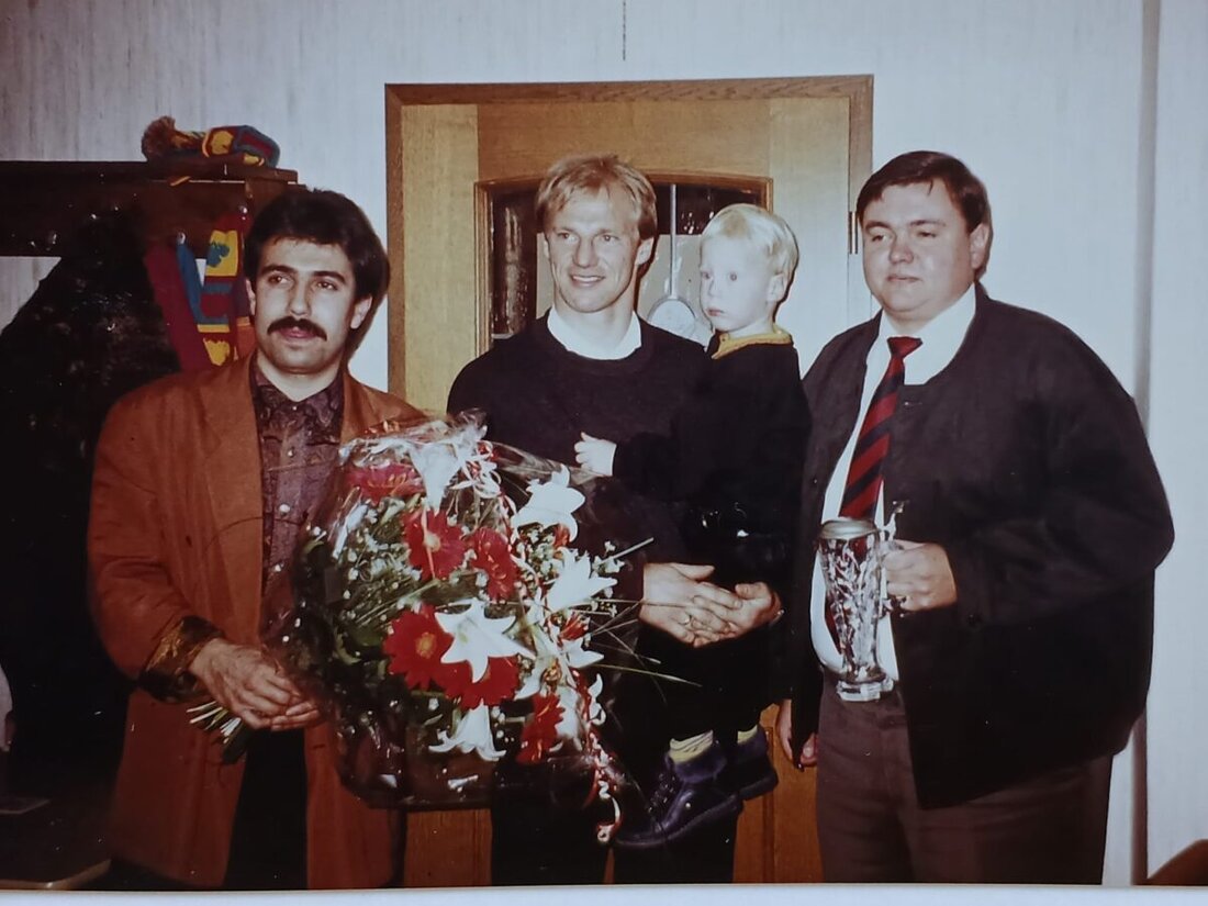 Weiherhammer. Der FC-Bayern-Fanclub feiert am Samstag, 11. Juli, und Sonntag, 12. Juli, sein 50-jähriges Bestehen mit Kinderfest ab 14 Uhr, Elfmeterturnier, Gottesdienst, Weißwurstfrühschoppen und viel Musik. Eintritt frei.