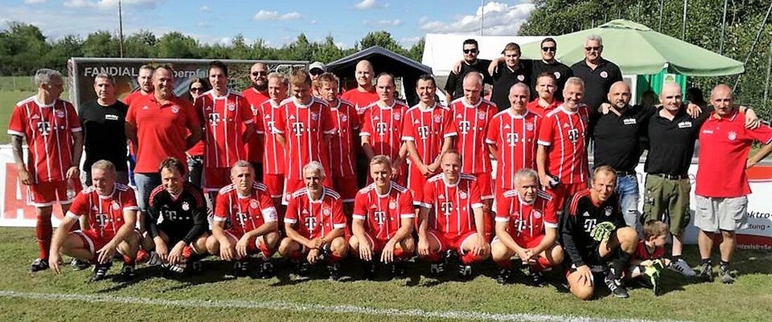 Weiden. Wenn der FC Bayern München in die nördliche Oberpfalz kommt, machen die Fans des Deutschen Rekordmeisters mobil. So auch am Samstag, als die “Bayern” mit ihren Fußball-C-Senioren vor über [&hellip;]