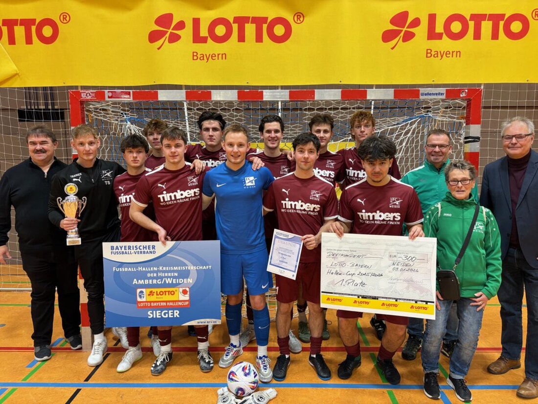 Weiden. Der FC Weiden-Ost (Bezirksliga) wurde in der Sporthalle der Hans-Scholl-Realschule in Weiden Futsal-Kreismeister um den LOTTO Bayern Hallencup 2026 und sicherte sich eine Siegprämie von 300 Euro und den Siegerpokal.