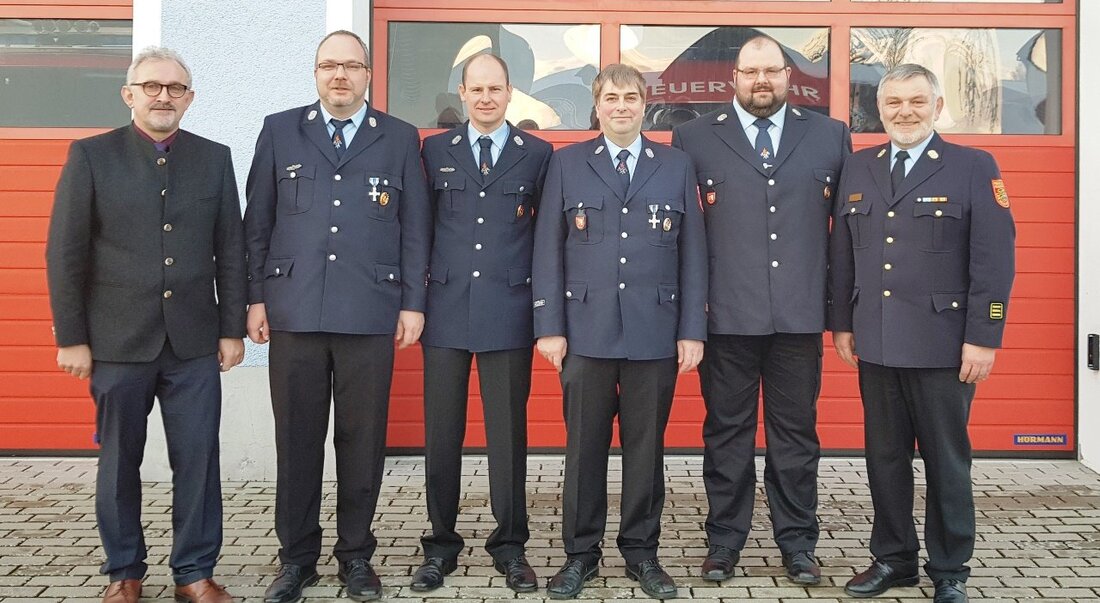 Püchersreuth. Noch bevor die Jahreshauptversammlung der freiwilligen Feuerwehr beginnen konnte, ehrte der Vorstand  die langjährigen Mitglieder. Die Feuerwehrleute haben allerdings auch im vergangenen Jahr wieder einiges erlebt.  Von Tom Kreuzer [&hellip;]