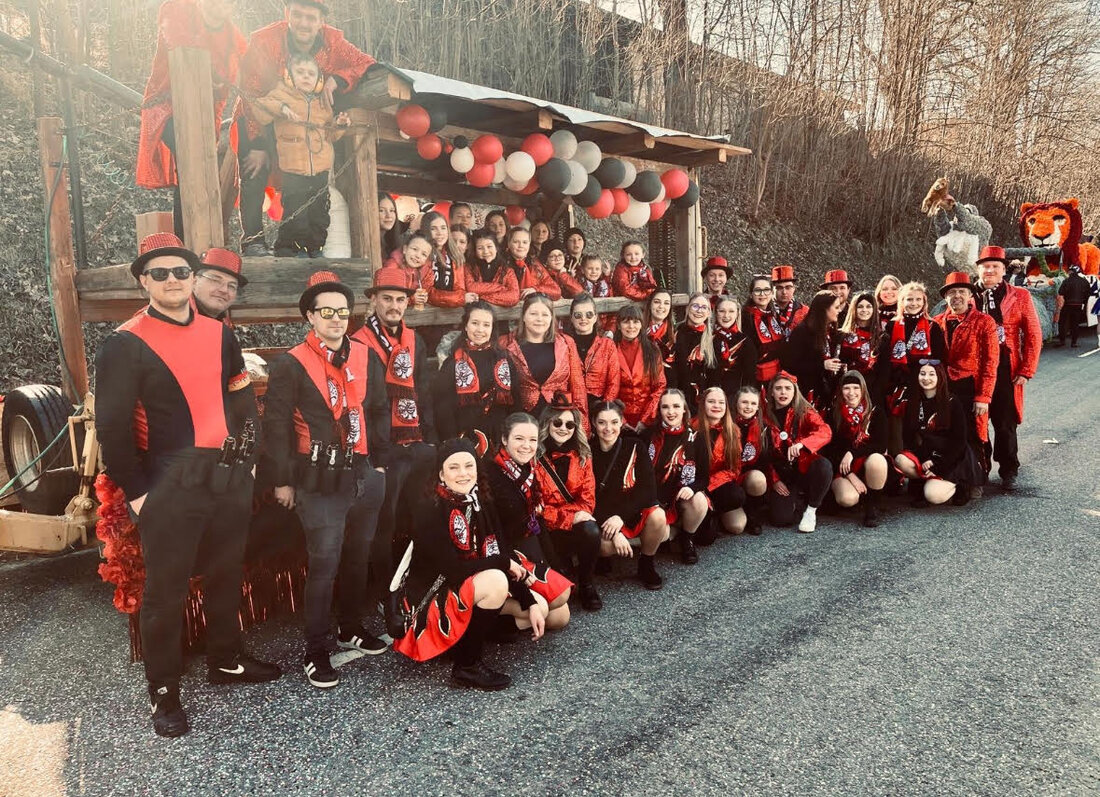 Waidhaus. Mit einem letzten kräftigen „Heng, Heng, Leck Leck!“ verabschiedet sich der
Faschingsverein Waidhaus von einer erfolgreichen und stimmungsvollen Faschingssaison.