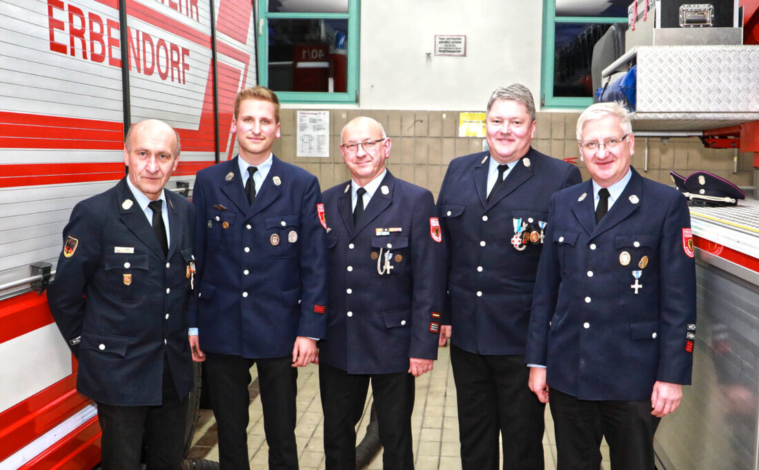 Erbendorf. Bei einer Dienstversammlung wurden Bernhard Schmidt und Wolfgang Gruber als erste und zweite Kommandanten der Feuerwehr wiedergewählt, Bastian Kaiser ist nun dritter Kommandant.