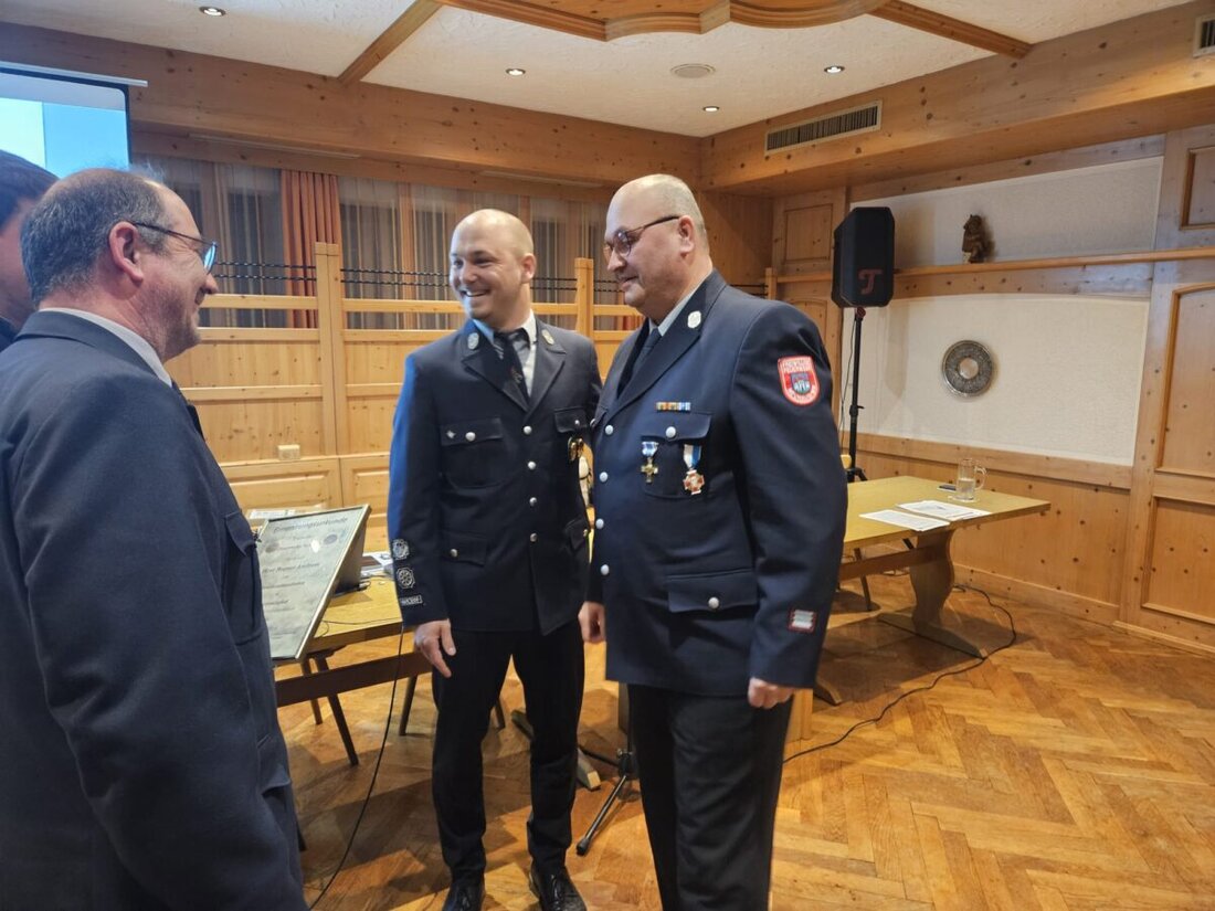 Neuhaus. Die Freiwillige Feuerwehr Neuhaus legt den Grundstein für die weitere Zukunft und ehrt langjährige Mitglieder während der Jahreshauptversammlung. 