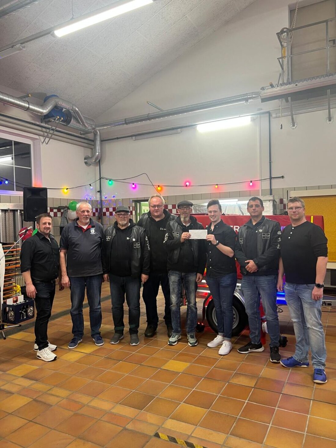 Erbendorf. Die Freiwillige Feuerwehr Pressath spendete 300 Euro an die Motorradfreunde GFP Erbendorf für das Kinderhospiz. Die Spende wird beim "Rock n'Ride Festival 2025" vollständig dem Kinderhospiz zukommen.