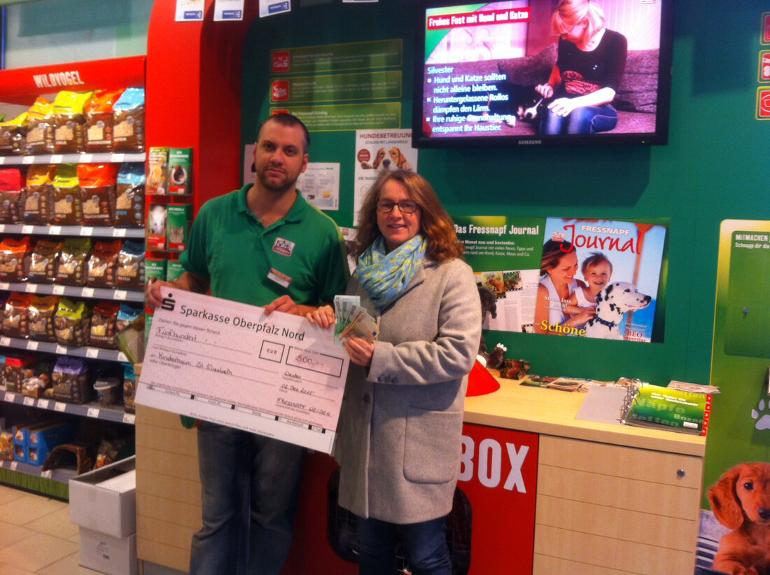 Weiden. Normalerweise bekommt das Geburtstagskind ja die Geschenke, im Fall des FRESSNAPF-Marktes in Weiden ist es allerdings umgekehrt. Das fünfjährige Jubiläum haben Marktleiter Ivan Capraro und sein Team mit einem [&hellip;]