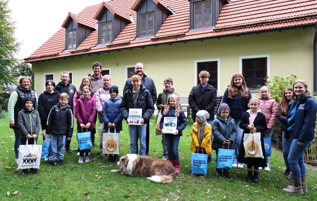 Neustadt/WN. Beim FREU.ZEIT-Rätsel 2025 gab es rund 400 Einsendungen. 23 Gewinner wurden mit Preisen wie einem Therme-Gutschein, einer Alpaka-Wanderung und einem Holzkugel-Besuch geehrt.