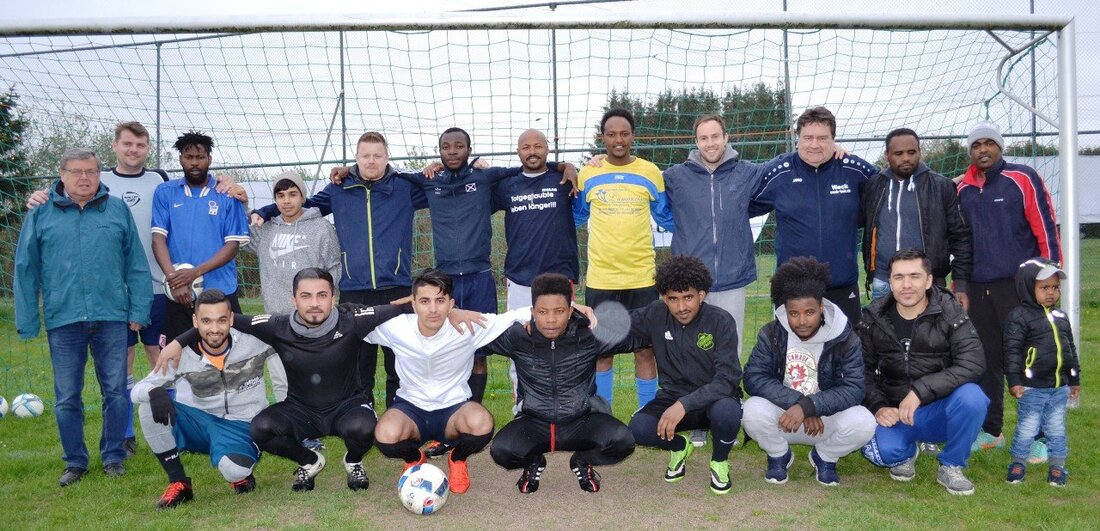 Tirschenreuth. Der FSV Tirschenreuth praktiziert vorbildliche Integration und wird mit der Meisterschaft in der Fußball-A-Klasse belohnt. Mehr als 20 anerkannte Flüchtlinge kicken hier gemeinsam mit Tschechen und Deutschen. Jürgen Rieger, Tobias [&hellip;]