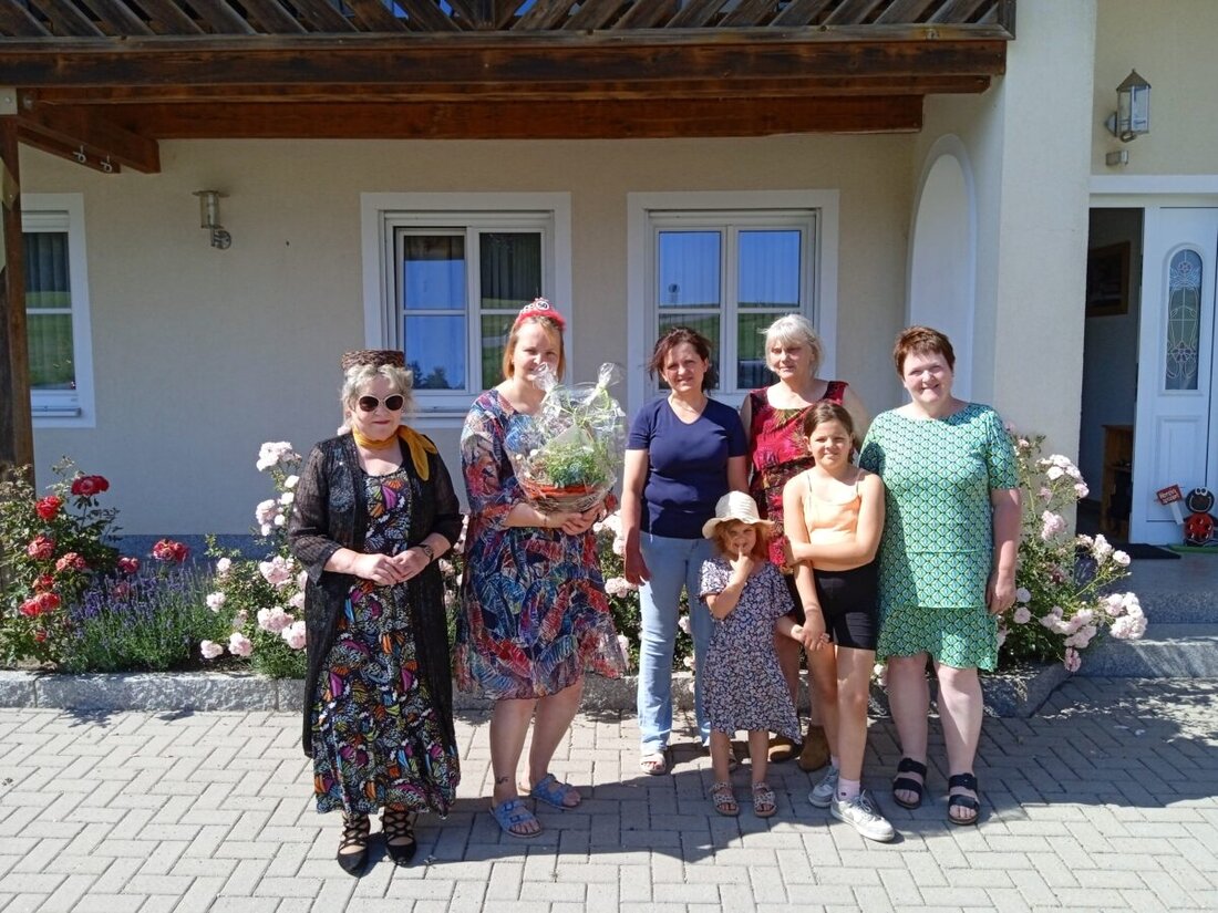 Floß. Die Vorsitzende der Frauen-Union Floß, Gabi Frank, feierte ihr 50. Wiegenfest mit Glückwünschen der Vorstandschaft und Mitglieder. Vorbereitungen für kommende Veranstaltungen laufen bereits.