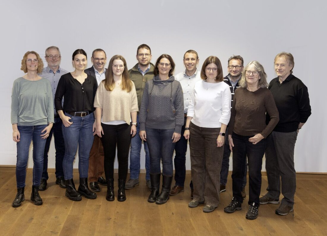 Flossenbürg. Die FWG präsentiert für die Gemeinderatswahl am 8. März 2025 eine engagierte Liste. Stefan Erndt lobt das Ehrenamt und nennt Erfolge wie Turnhallensanierung, Schule und das 1.075-jährige Gemeindejubiläum.
