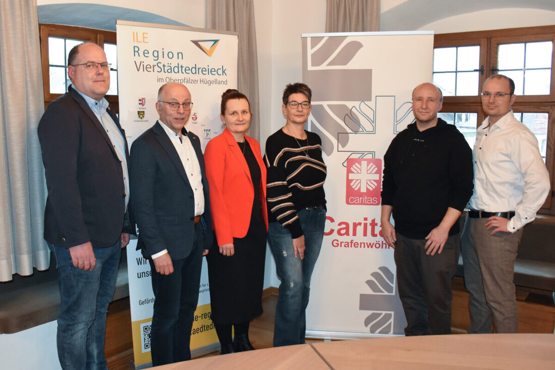 Im VierStädtedreieck wurde beschlossen, die Fachstelle für pflegende Angehörige, die über 1.000 Beratungen seit Anfang 2024 durchführte, ins Jahr 2025 fortzuführen.