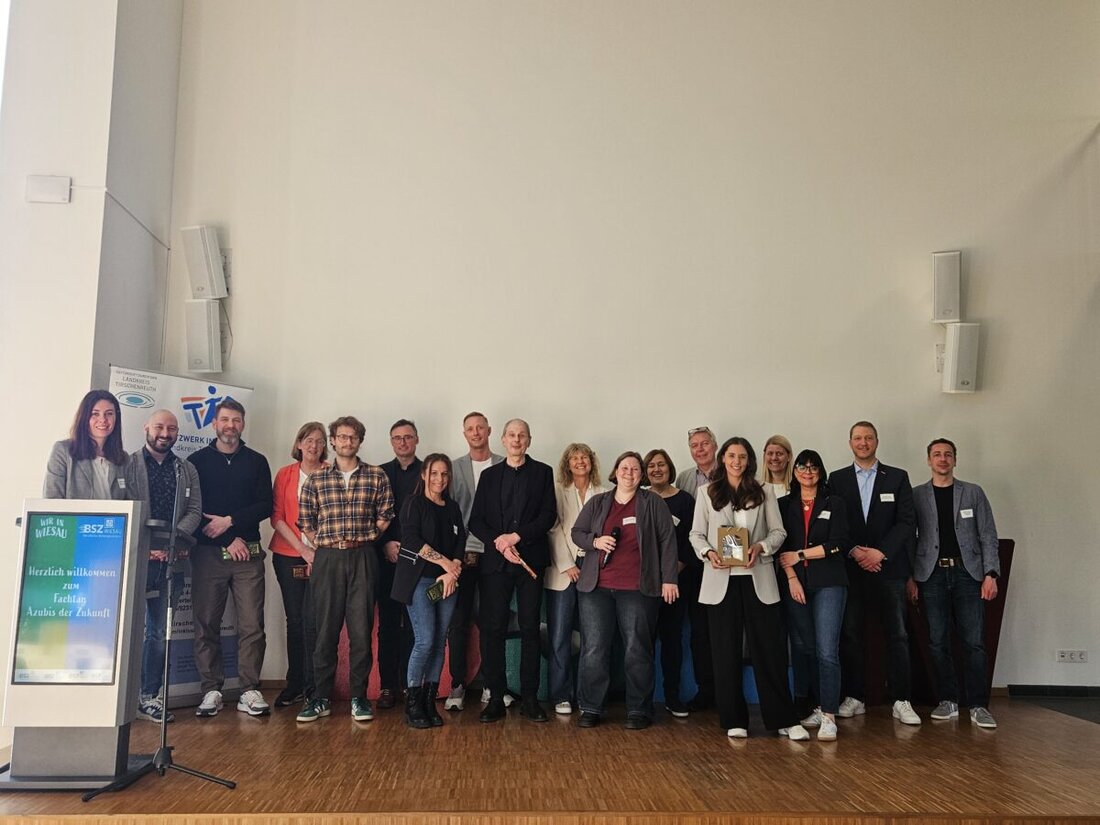 Wiesau. Vergangene Woche fand der Fachtag "Azubis der Zukunft" im Beruflichen Schulzentrum Wiesau mit 80 Teilnehmenden statt. Ziel war es, Ausbildung und Wirtschaft näher zu verbinden und über neue Ausbildungsmodelle zu diskutieren.