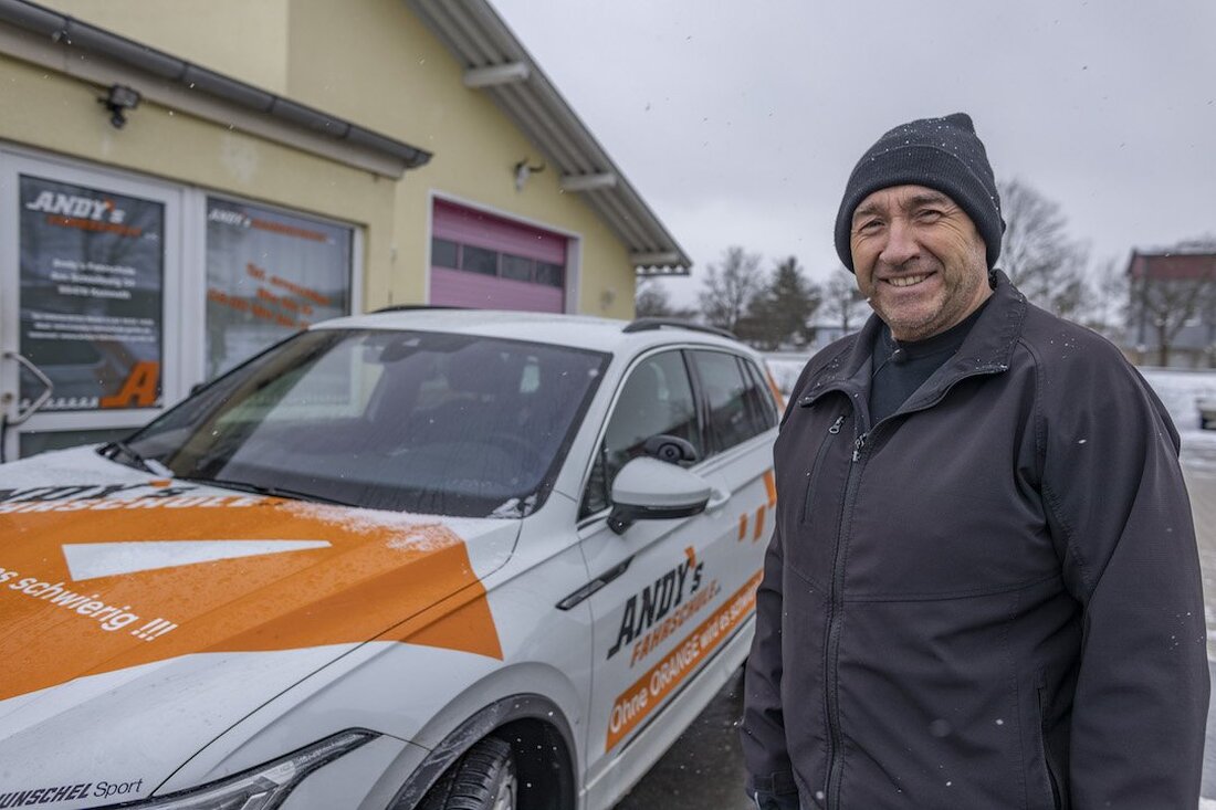 Nordoberpfalz. Die Energiepreise schießen durch die Decke. Auch die Fahrt zur Tankstelle wird zum Stresstest für den eigenen Geldbeutel. Aber man hat es selbst in der Hand, oder besser gesagt im Fuß, den Spritverbrauch um bis zu 25 Prozent zu senken. Fahrschulinhaber Andreas Scheuch gibt Tipps.