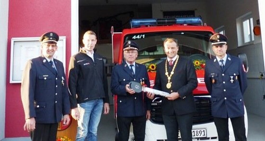 Lerau. Ein großes Fest, ein erneuter Höhepunkt in der Vereinsgeschichte der Lerauer Feuerwehr, war die Einweihung des neuen Feuerwehrautos mit über 20 benachbarten Feuerwehren. Von Sieglinde Schärtl Auch die Damengymnastikgruppe [&hellip;]