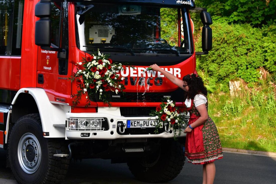 Pullenreuth/Neusorg. Die Feuerwehr Pullenreuth hat ihr neues Löschgruppenfahrzeug LF 10 eingeweiht!  “Hannah” – so heißt das neue Löschfahrzeug der Pullenreuther Feuerwehr. Bei einem Festakt weihte Pfarrer Josef Waleszczuk das neue Feuerwehr-Fahrzeug und [&hellip;]