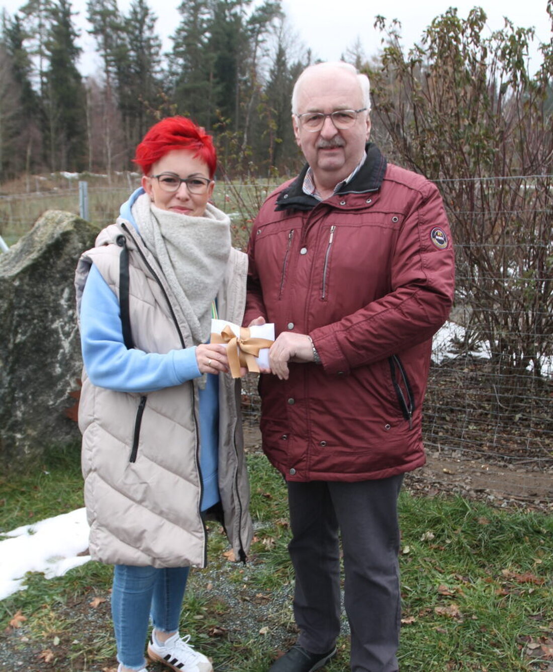 Waldkirch. Michaela und Anton Plödt spenden über 600 Euro an die Kinderkrebshilfe Oberpfalz Nord. Vereinschef Herbert Putzer dankt; der Verein unterstützt aktuell 106 Familien und gab in diesem Jahr rund 300.000 Euro weiter.