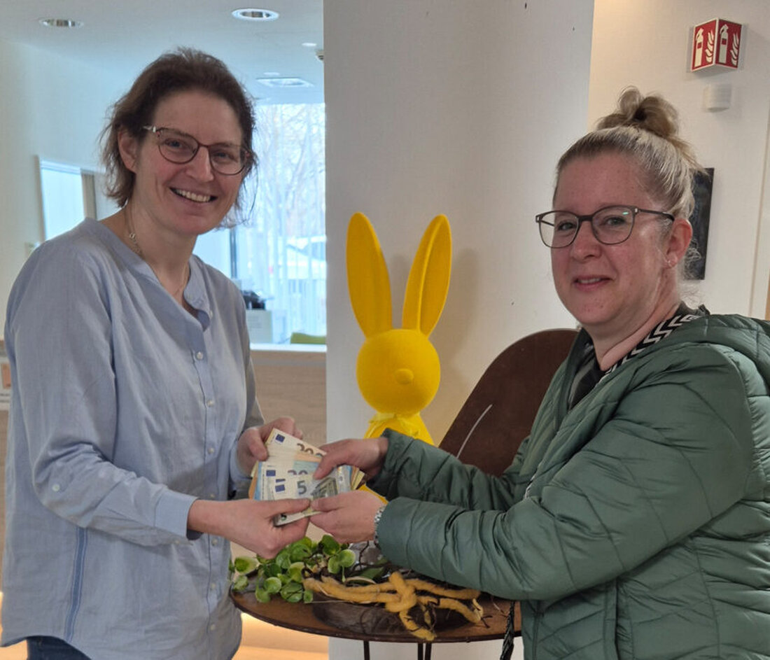 Weiden. Die Familie Sterl aus Plößberg spendet 1.000 Euro an die Palliativstation am Klinikum Weiden. Der Betrag stammt aus ihrem privaten Weihnachtsmarkt. Er setzt die dankbare Unterstützung nach der Begleitung der Mutter fort.