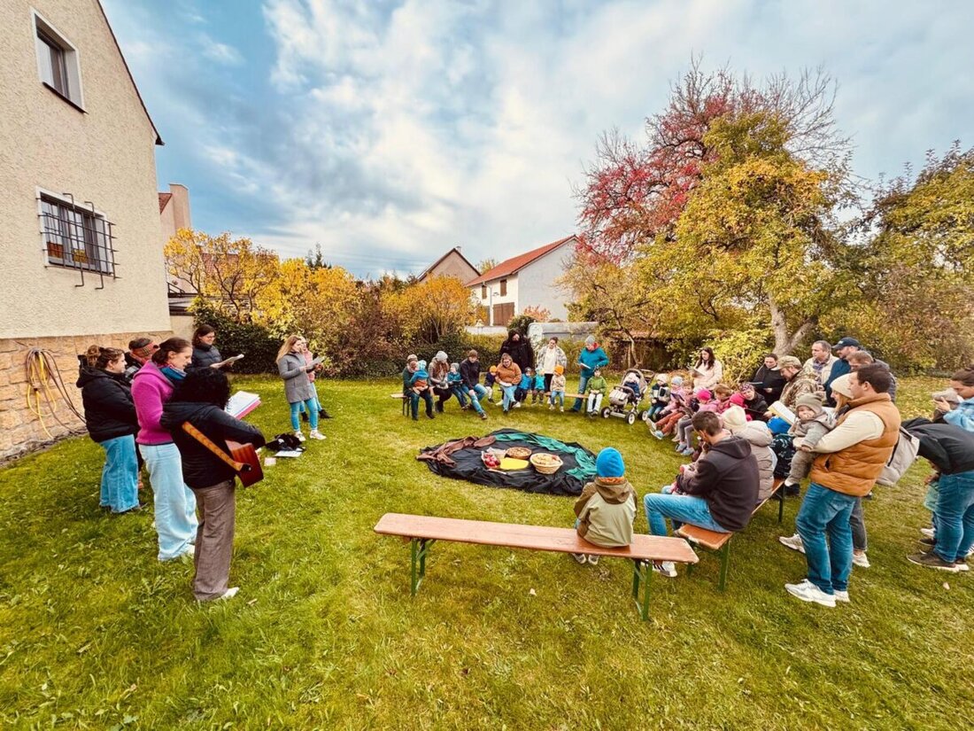 Kaltenbrunn. Am Sonntag, 19. Oktober, begann im Pfarrheim St. Martin der Herbstnachmittag der ökumenischen Familienbande mit einer Andacht. Kinder bastelten, schminkten, spielten; zum Abschluss lockte ein Herbstbüfett.