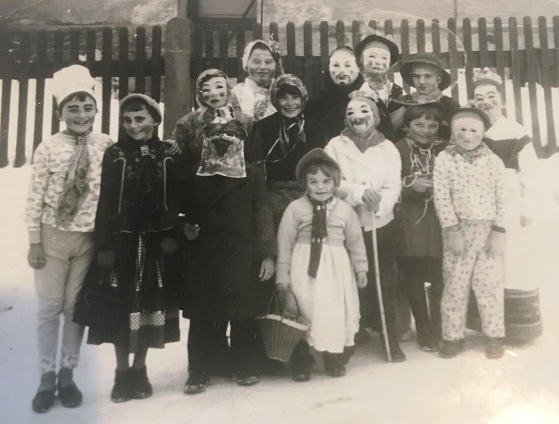 Döllnitz. Fasching, Fastnacht, Karneval – die fünfte Jahreszeit hat viele Namen. Leider fällt sie heuer anders aus. Umso schöner sind Faschingserinnerungen – und teils lustige Traditionen wie das “Wurschtsuppnfohrn”.  Von [&hellip;]