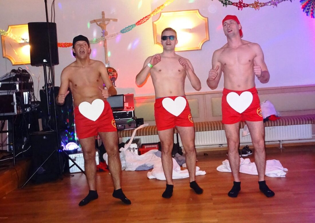 Kaltenbrunn. Ob Zauberer, Kobold mit dem roten Haar, Hippie-Braut oder Rocker-Gang, bei der es heißt Weizen statt Motorrad – keiner wollte sich am Samstagabend den Fasching im Kaltenbrunner „Kurz-Saal“ entgehen [&hellip;]