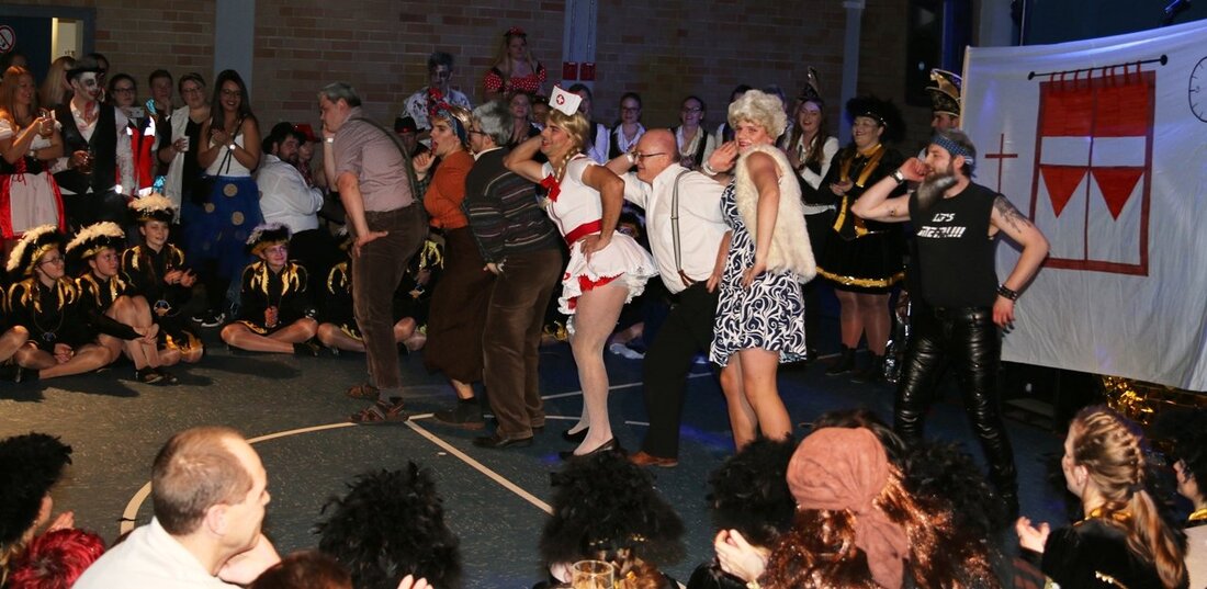 Pressath. Die Faschingssaison in Pressath hat ihren Höhepunkt erreicht: Der Faschingsverein (PFV) veranstaltet zum zweiten Mal den eigenen Ball in der Stadthalle. 500 Gäste feierten bis in den Morgen und genossen [&hellip;]